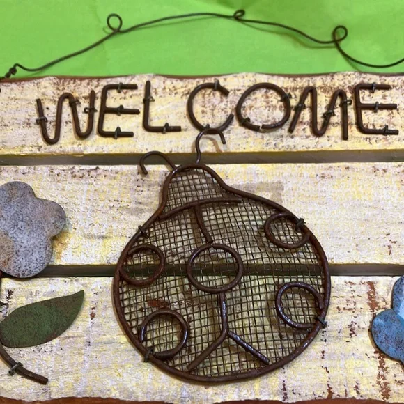 Welcome Sign for wall or door - wood with metal accents - Picture 4 of 4